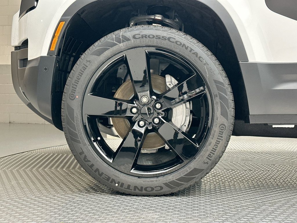 New 2026 Fuji White Land Rover S image 5