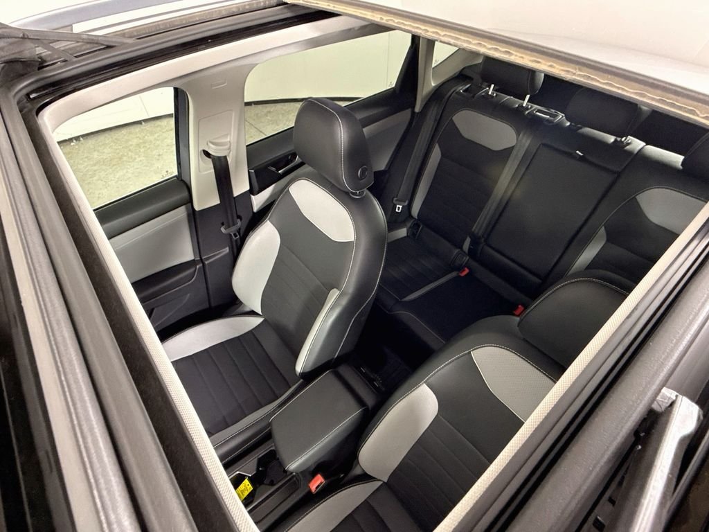 Used 2023 Platinum Gray Metallic Volkswagen SEL image 3