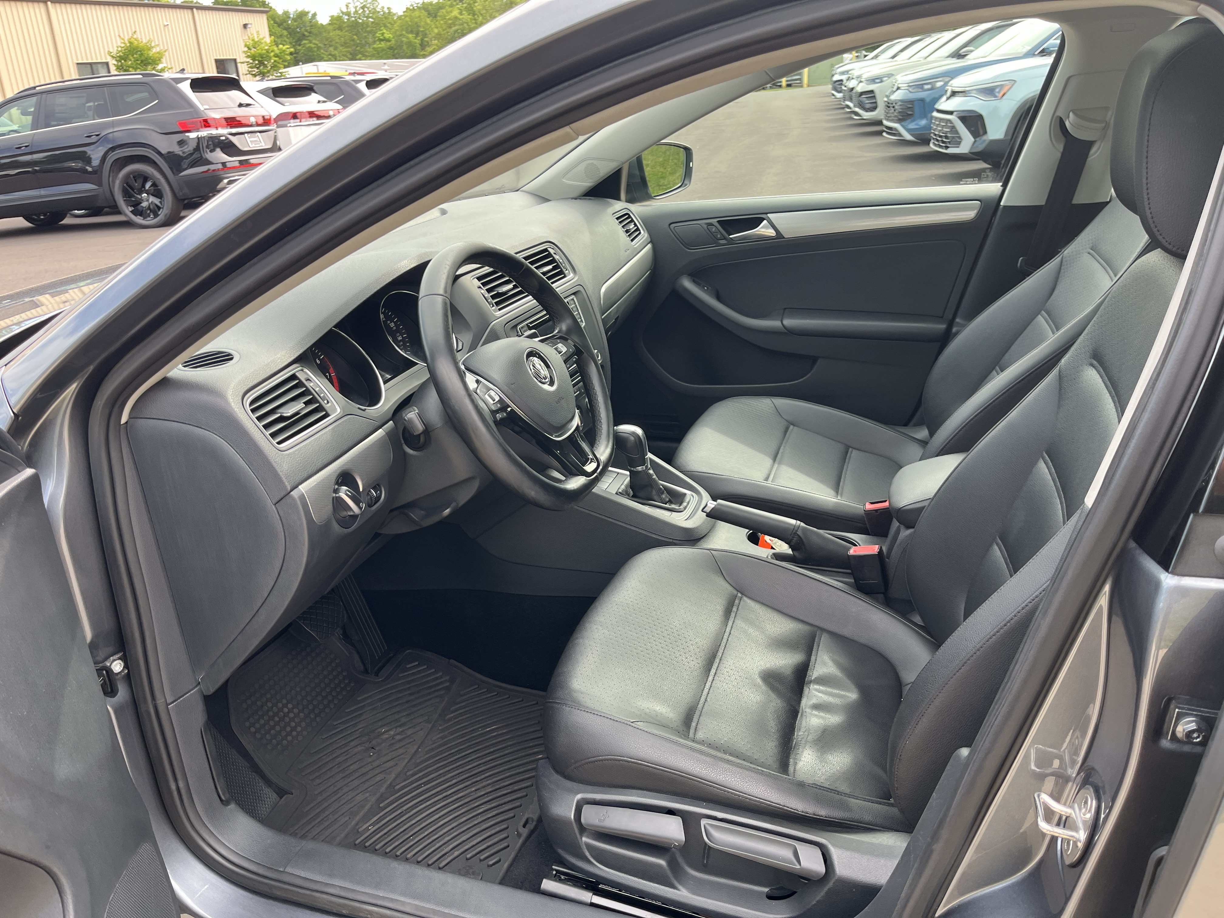 Used 2016 Gray Volkswagen 1.4T SE image 17