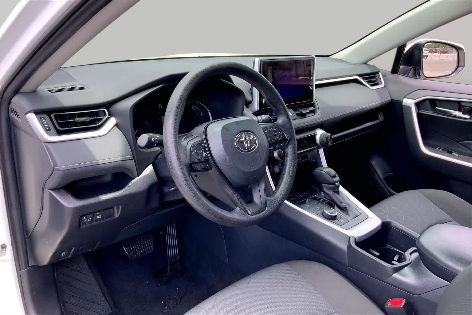 Used 2025 Ice Cap Toyota Hybrid XLE image 17