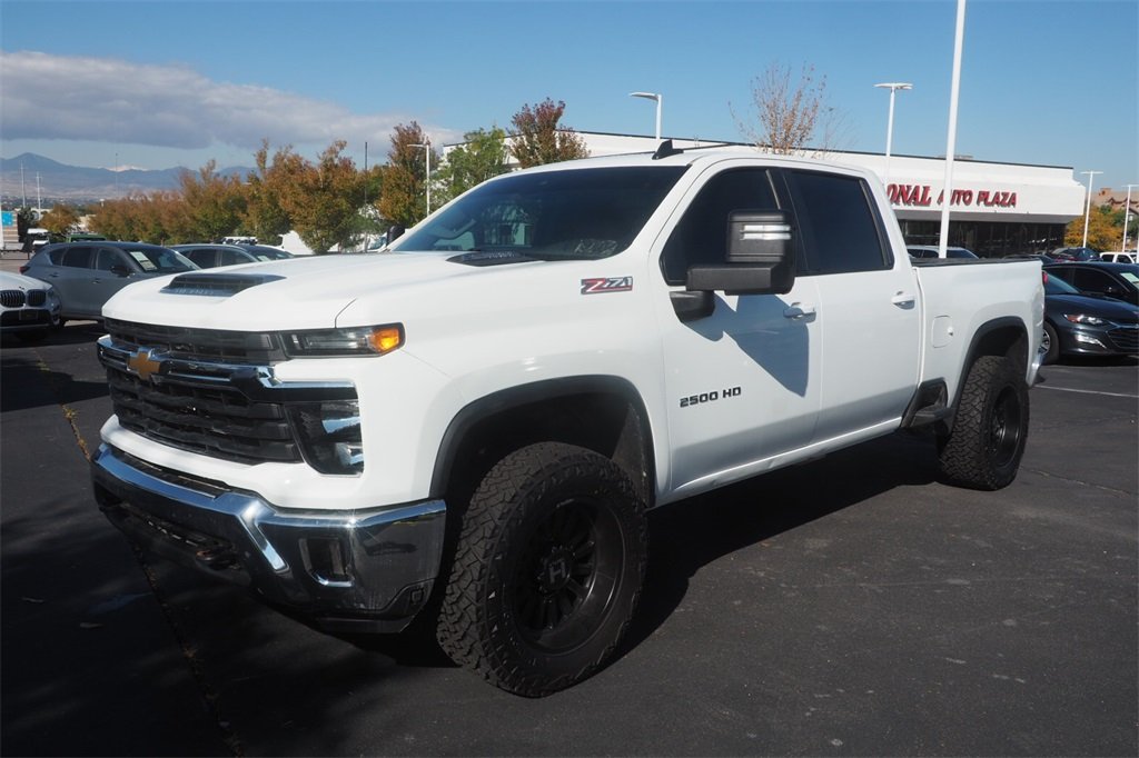 2024 Chevrolet Silverado 2500HD LT photo 3
