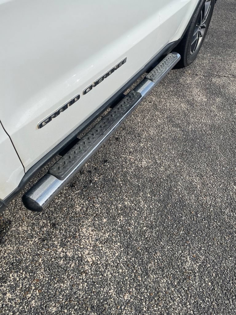 Used 2017 Bright White Clearcoat Jeep Limited image 10