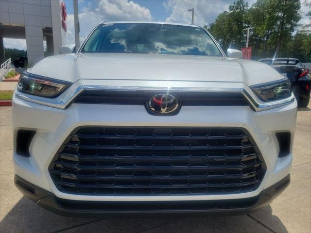 Certified Used 2024 WIND CHILL PEARL Toyota  image 10