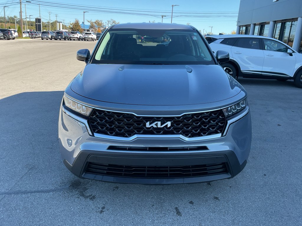 2023 Kia Sorento LX photo 2