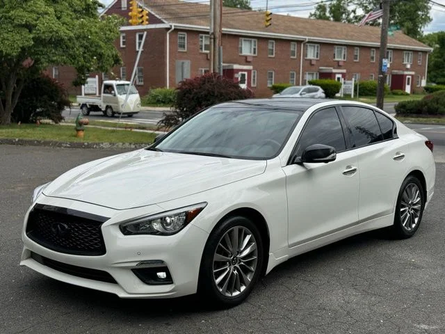 Used 2023 White INFINITI LUXE image 1