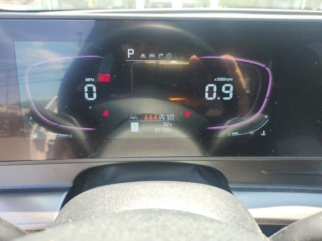 Used 2025 Glacial White Pearl Kia EX image 31