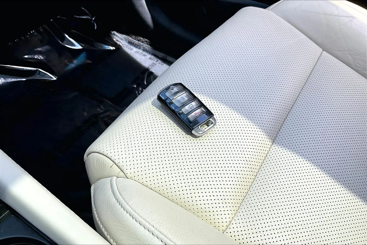 Used 2019 Snow White Pearl Kia Technology image 23