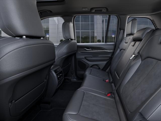 New 2026 Diamond Black Crystal Pearl-Coat Exterior Paint Jeep Laredo image 81