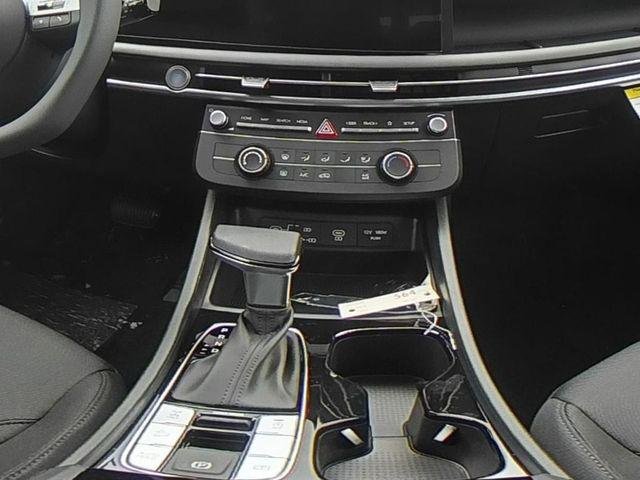New 2026 White Hyundai SE AWD image 37