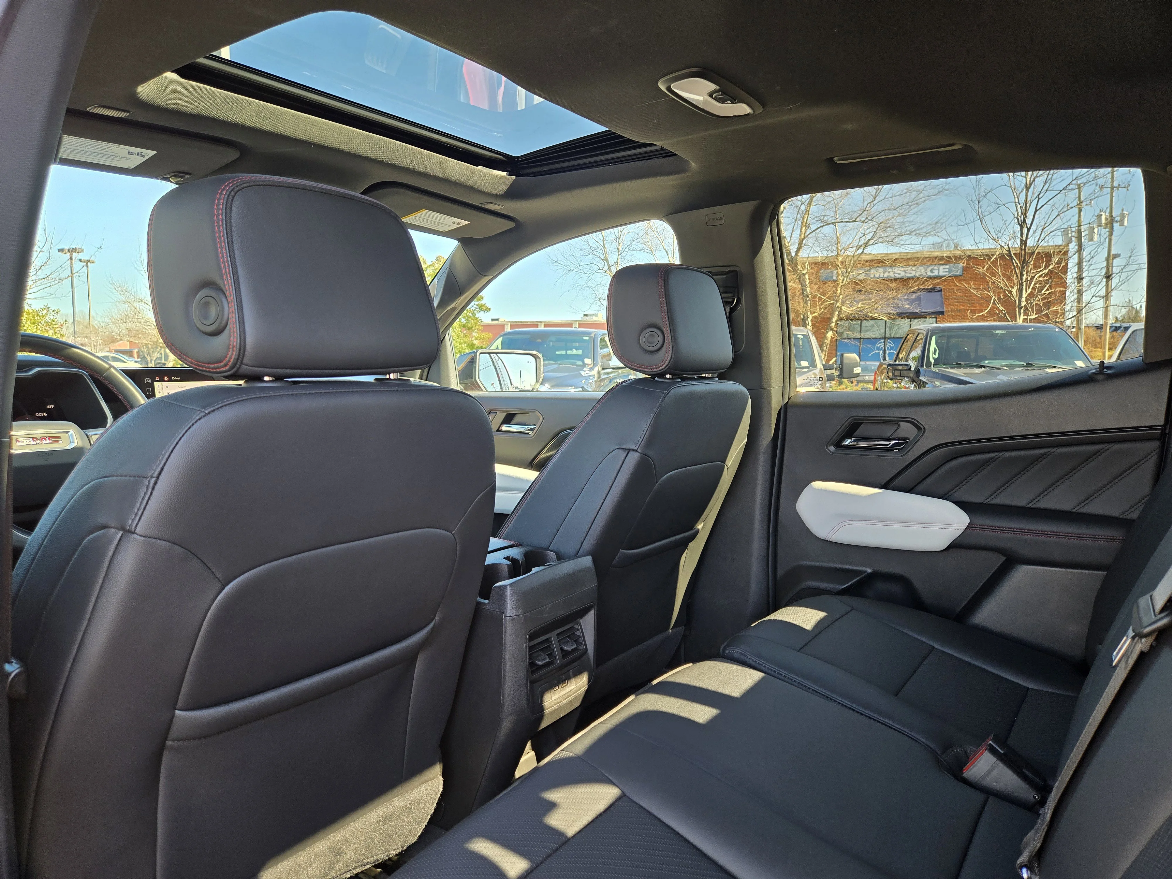2024 GMC Canyon AT4X - Photo 13