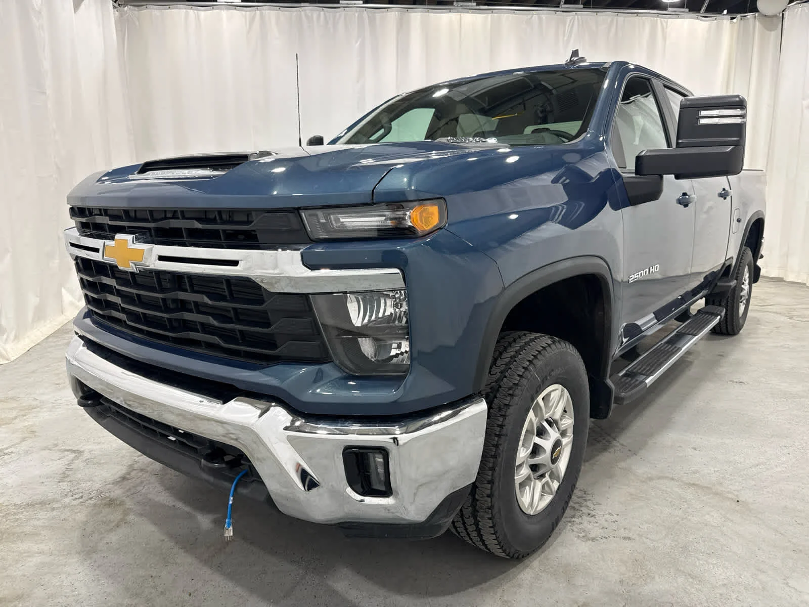 Used 2026 Lakeshore Blue Metallic Chevrolet LT image 1