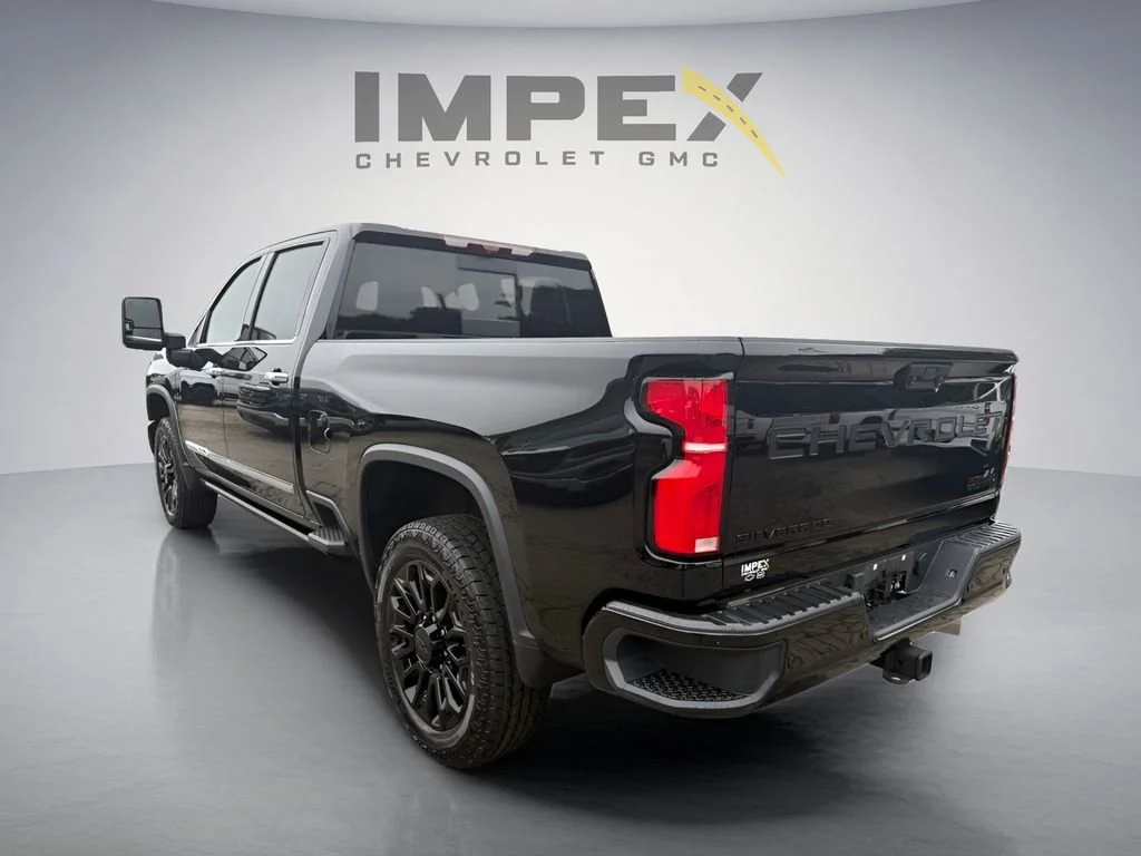 Used 2025 Black Chevrolet High Country image 3