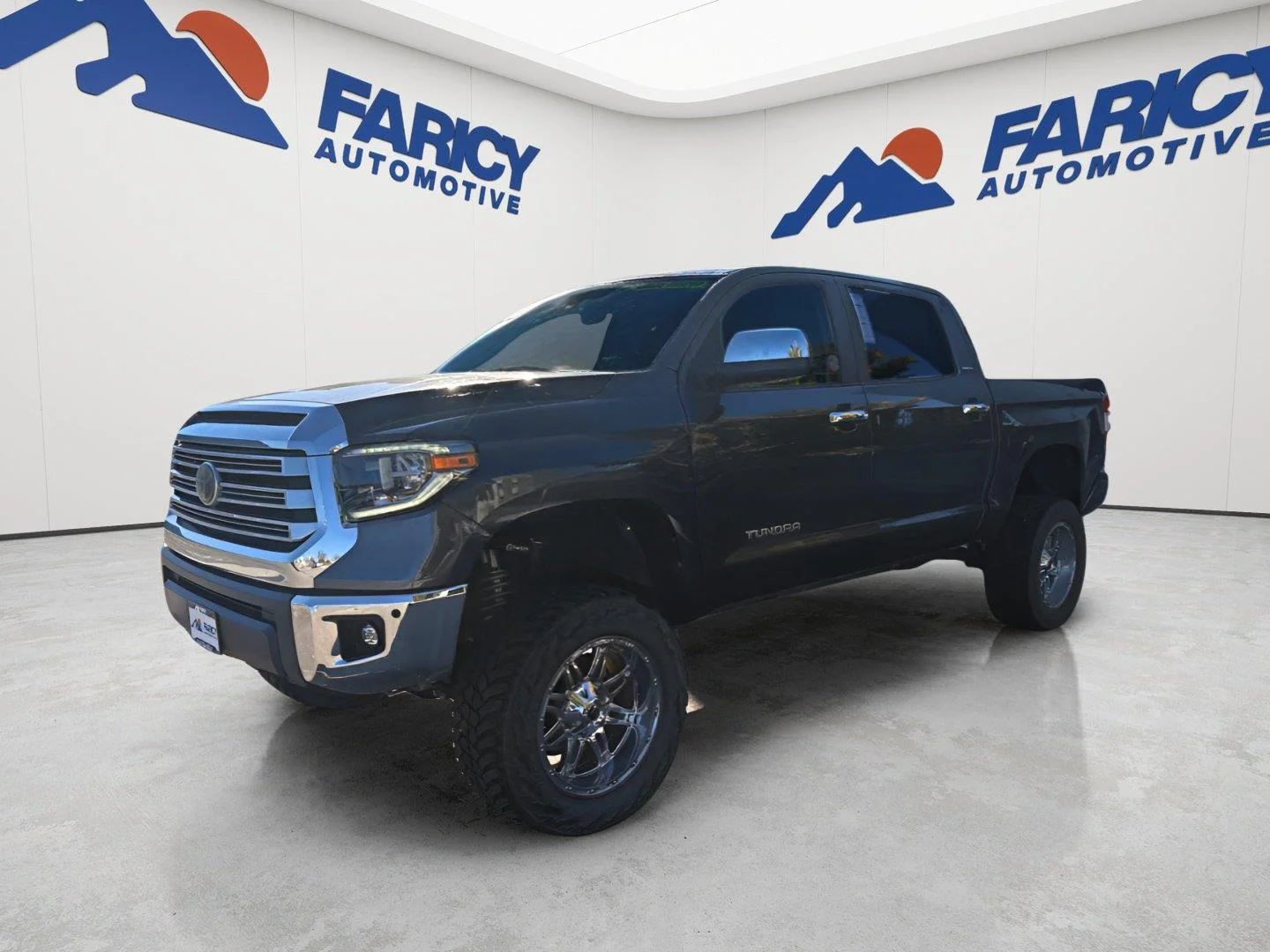 Used 2018 Magnetic Gray Metallic Toyota Limited image 1
