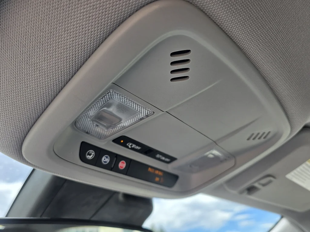 Used 2022 Summit White Chevrolet LT image 21