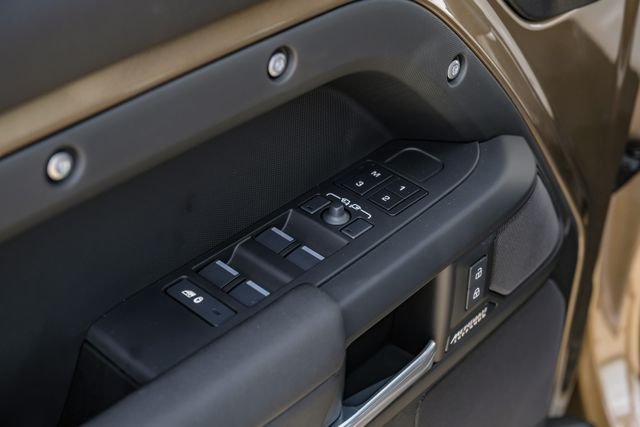2025 Land Rover Defender X-Dynamic SE - Photo 56