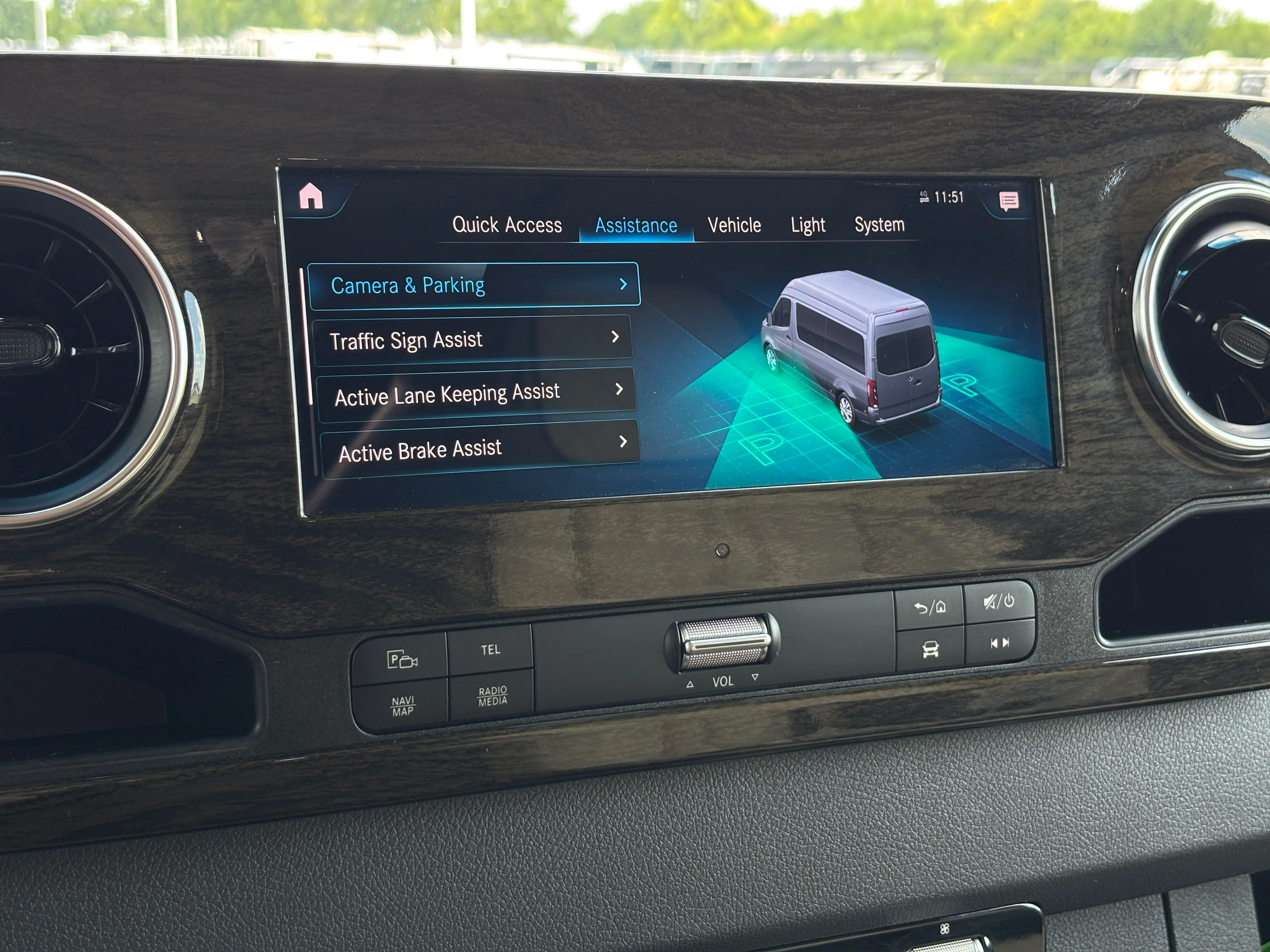 Used 2021 Silver Mercedes-Benz Midwest Luxe Cruiser image 36