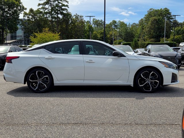 Used 2024 White Nissan 2.5 SR image 6