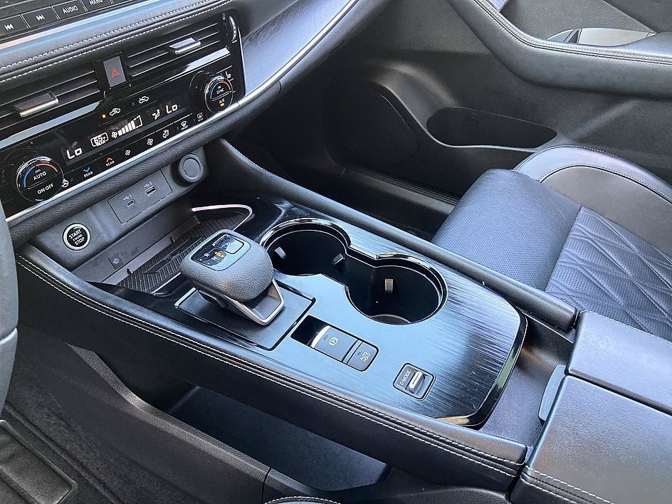 Used 2023 Champagne Silver Metallic Nissan Platinum image 15