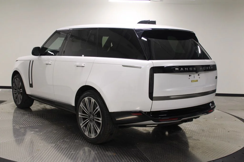 Certified Used 2023 White Land Rover SE image 3