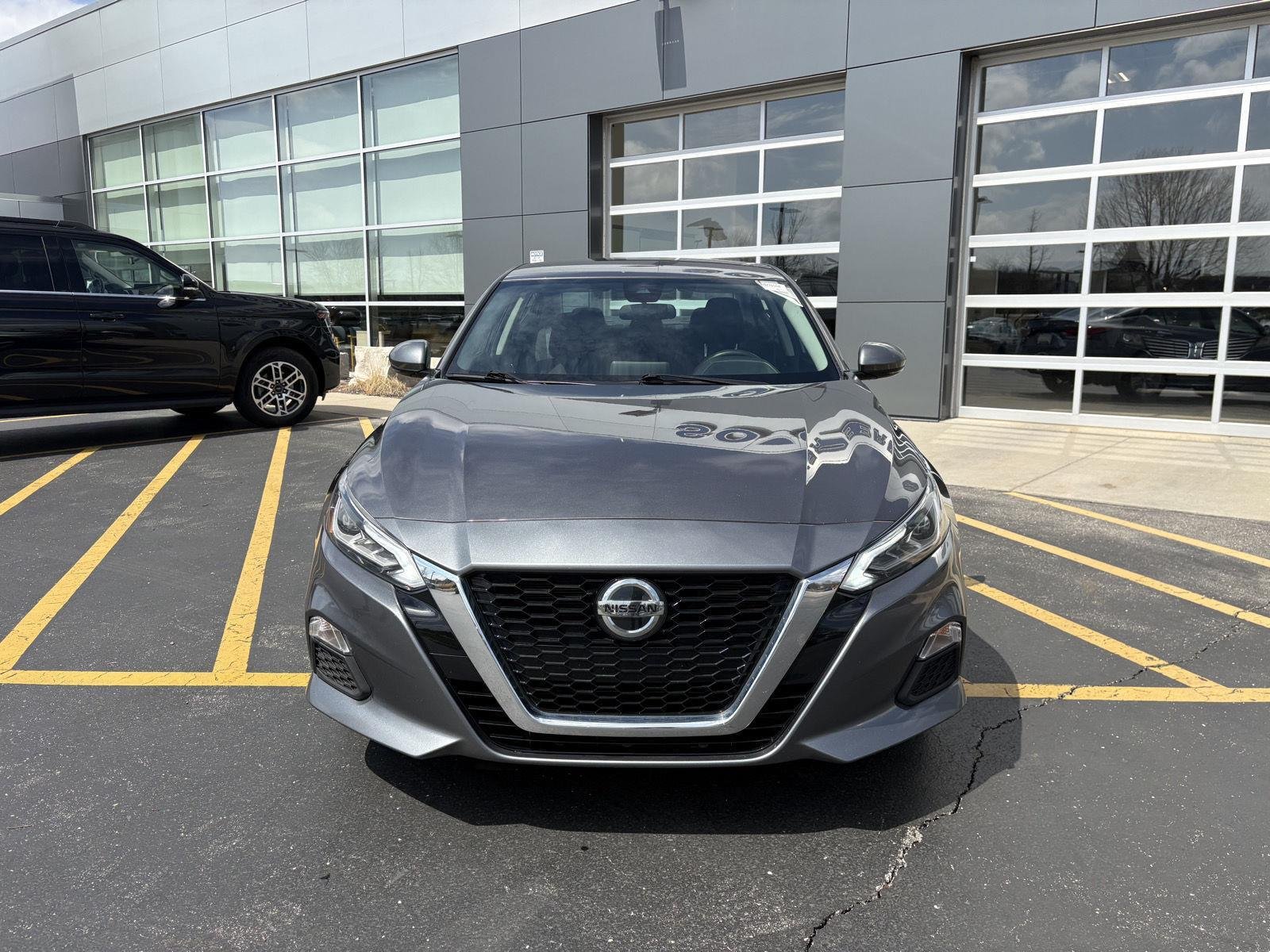 Used 2021 Nissan Altima SE with VIN 1N4BL4BW5MN345533 for sale in Brookfield, WI