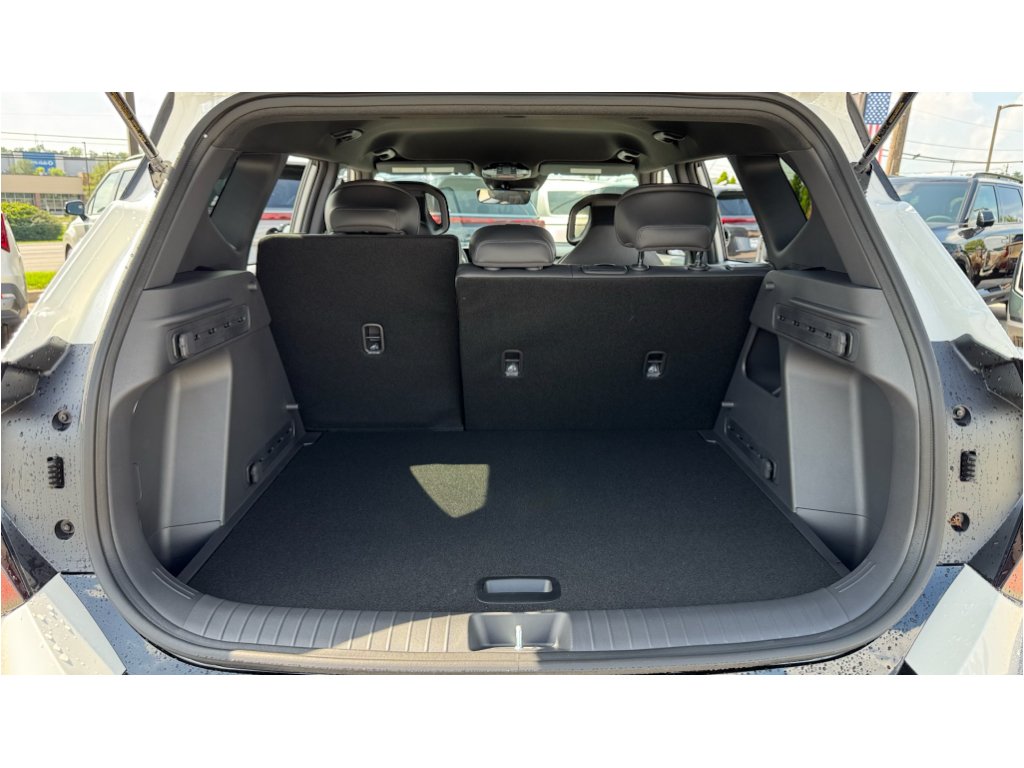 New 2027 Snow White Pearl / Black Roof Kia X-Line S image 8