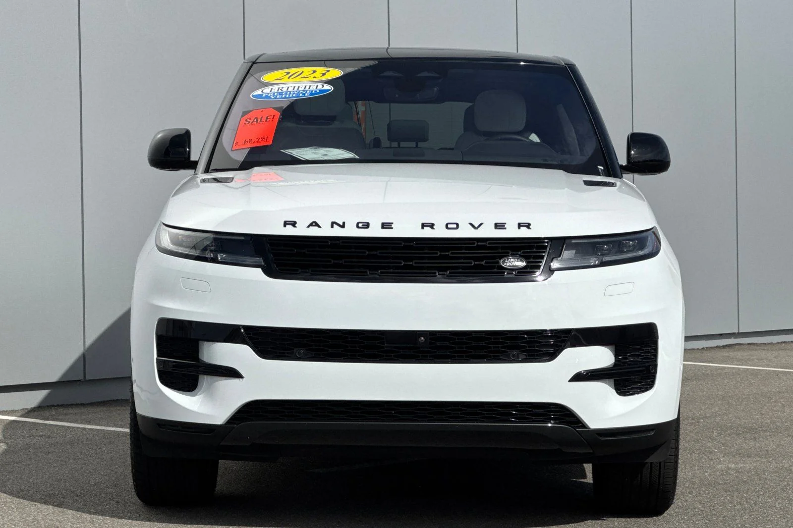 Used 2023 White Land Rover SE image 8