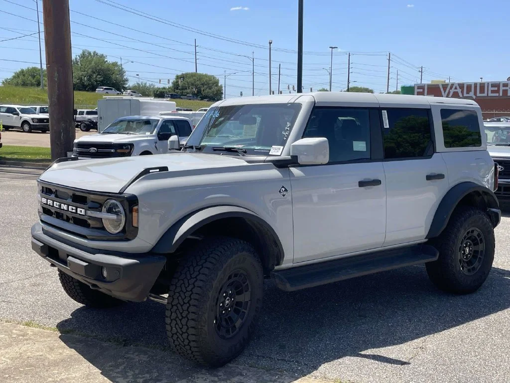 New 2026 White Ford Outer Banks image 7