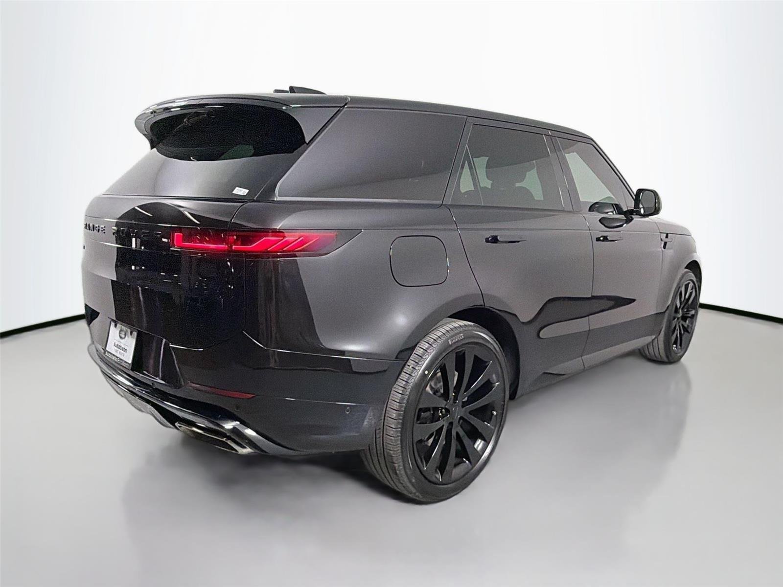 New 2026 Santorini Black LAND ROVER Dynamic SE image 5