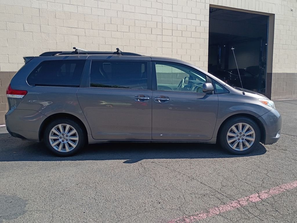 Used 2014 Predawn Gray Mica Toyota XLE image 2