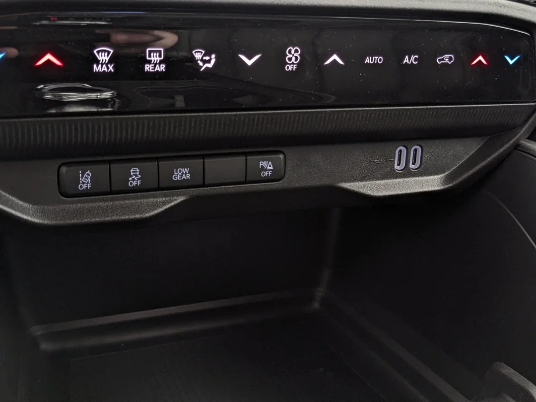 New 2026 Grey Jeep Limited - - 4x4 - Preferred Package 23G - Mopar Interior Protection Pckge-  Pano Sunroof & More! image 21