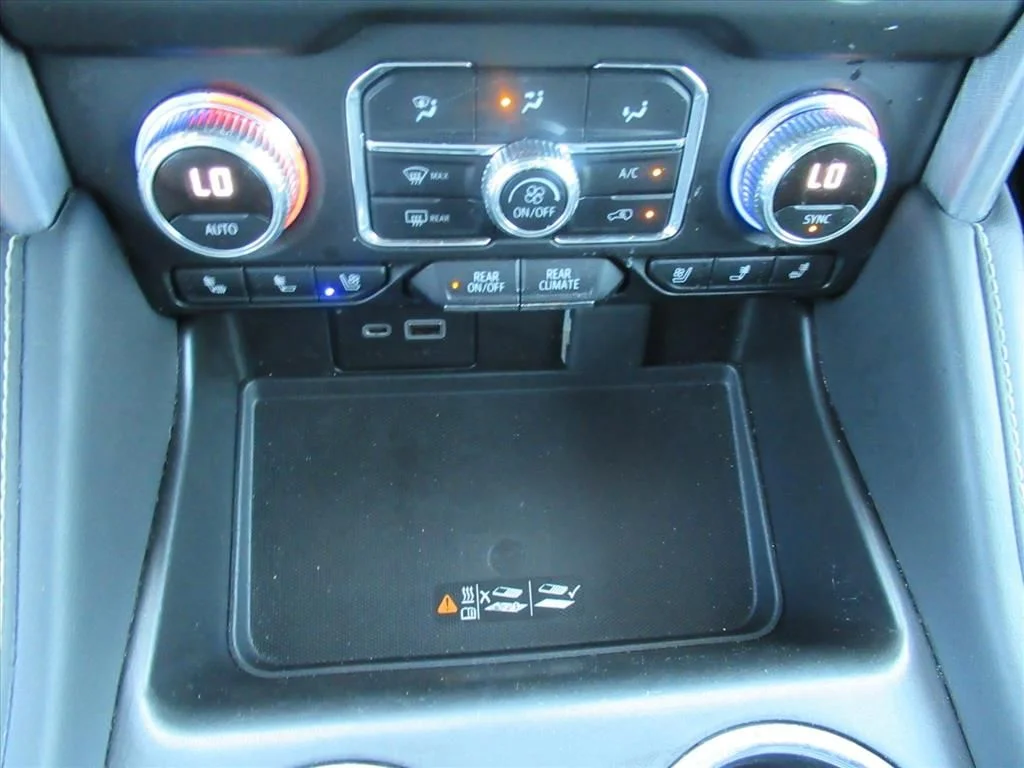 Used 2022 Black GMC SLT image 25