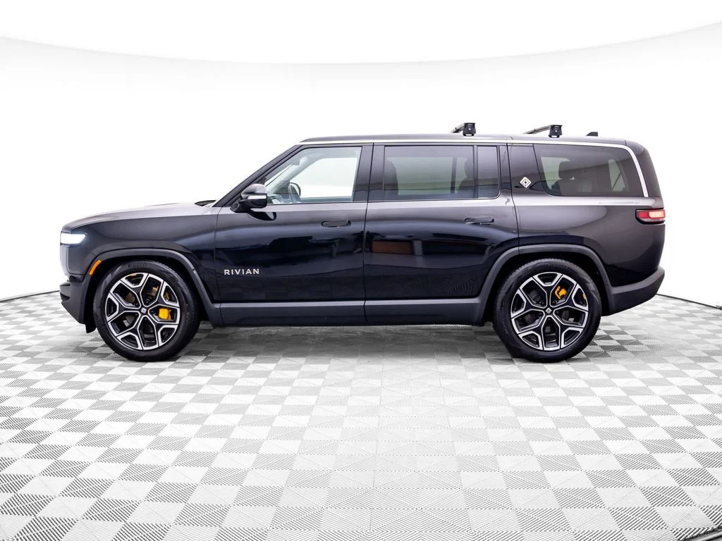 Used 2023  Rivian Adventure image 2