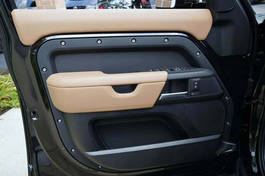 New 2026 Santorini Black Land Rover X-Dynamic SE image 11