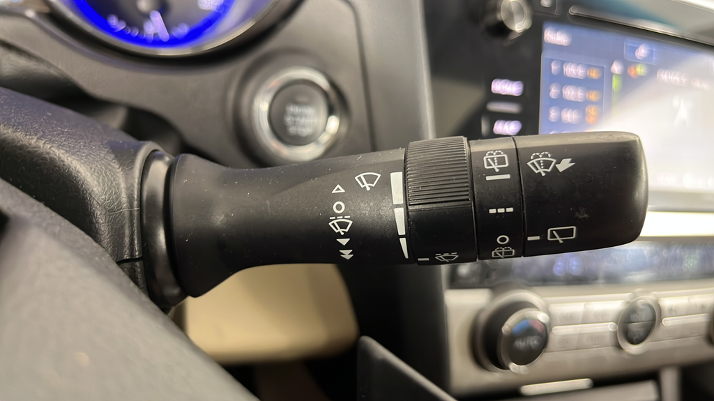 Used 2016 Crystal White Pearl Subaru 3.6R image 30