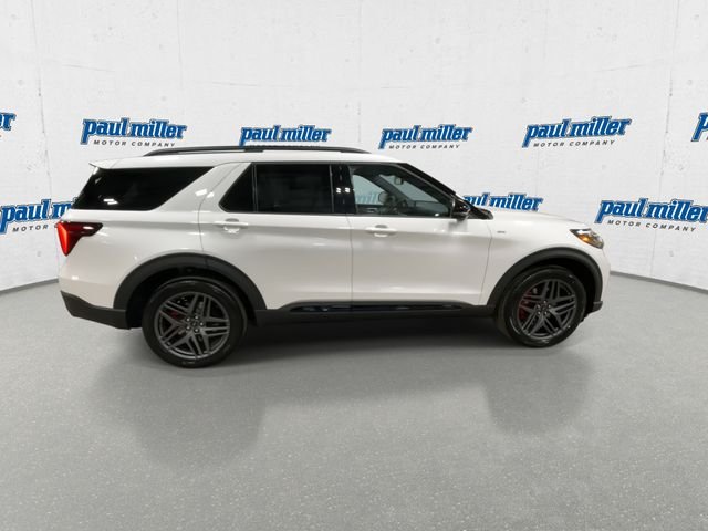 New 2026 Star White Metallic Tri-Coat Ford ST-Line image 12