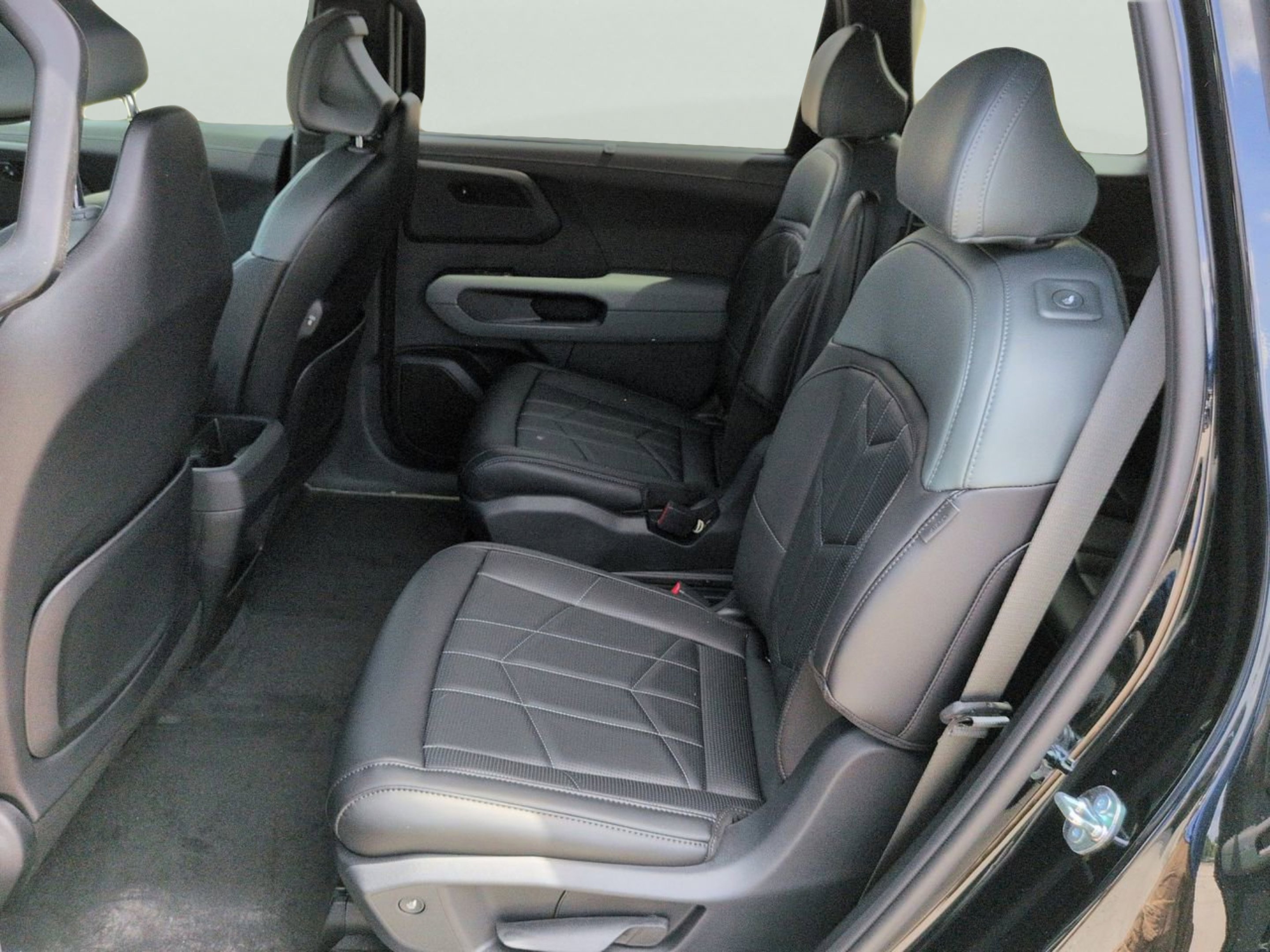 New 2027 Ebony Black Kia X-LINE SX image 13