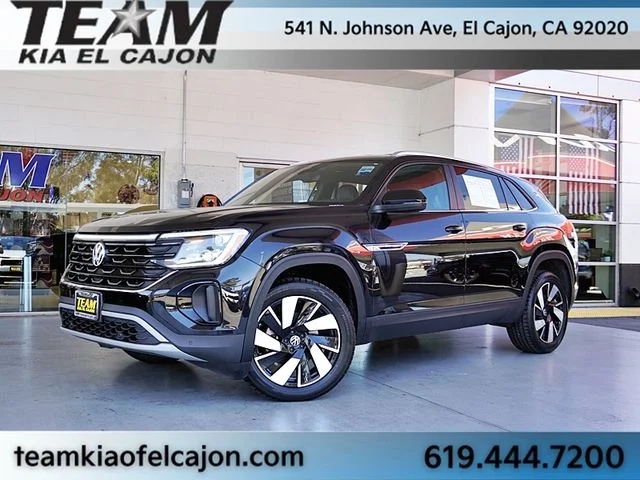 Used 2024  Volkswagen 2.0T SE w/Technology image 2
