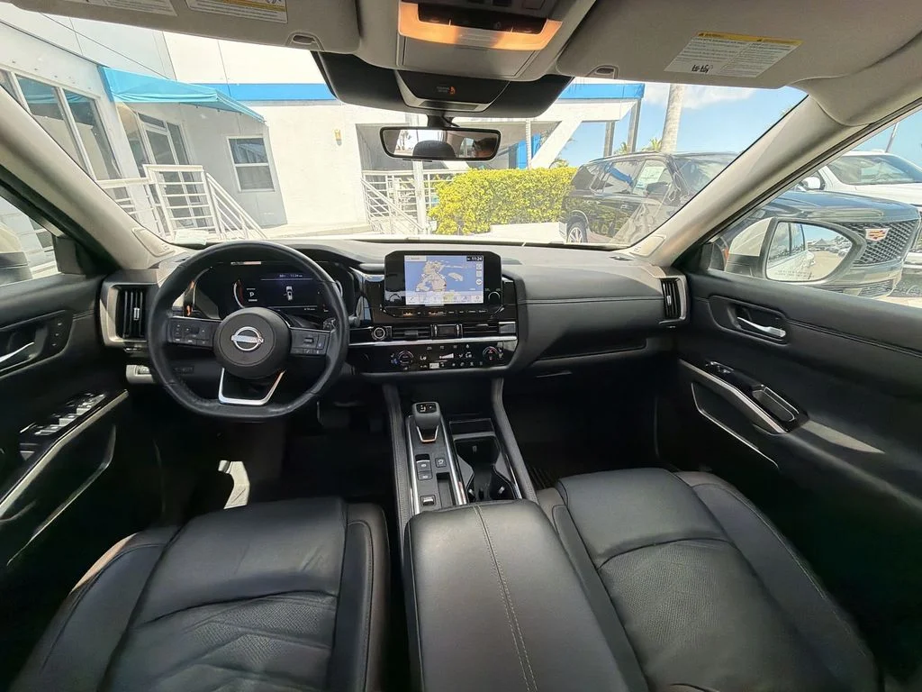 Used 2024 White Nissan Platinum image 27