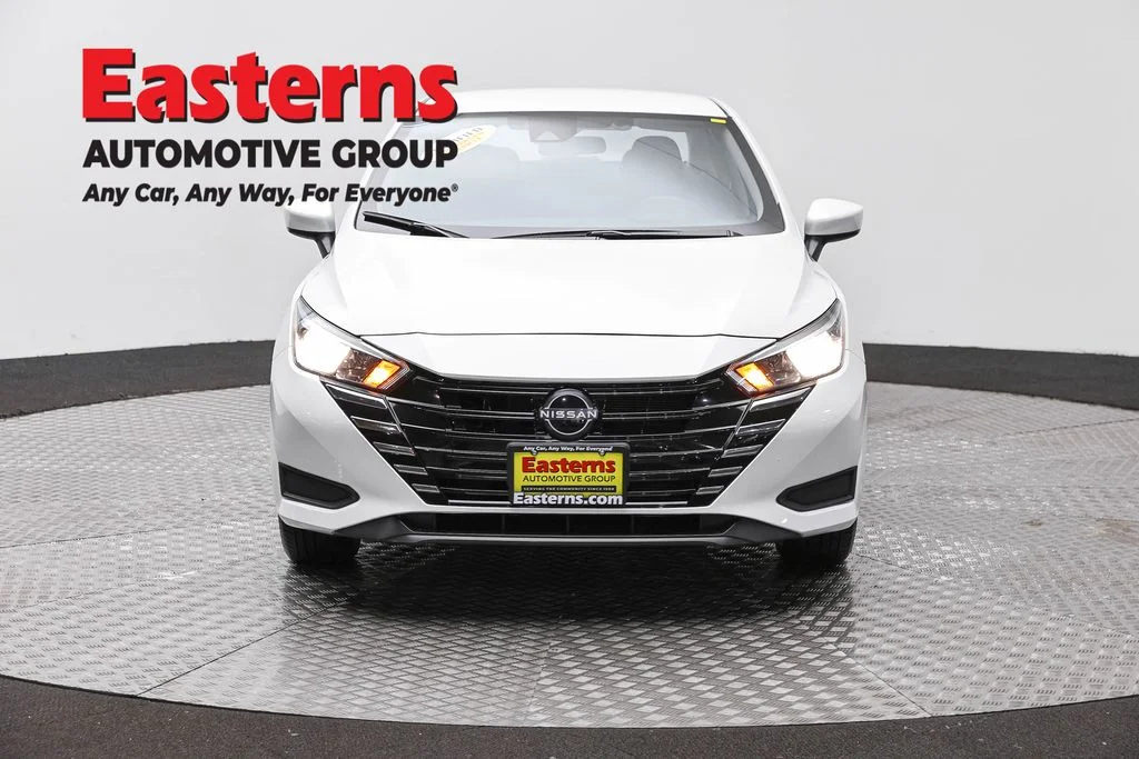 Used 2024 White Nissan 1.6 SV image 2