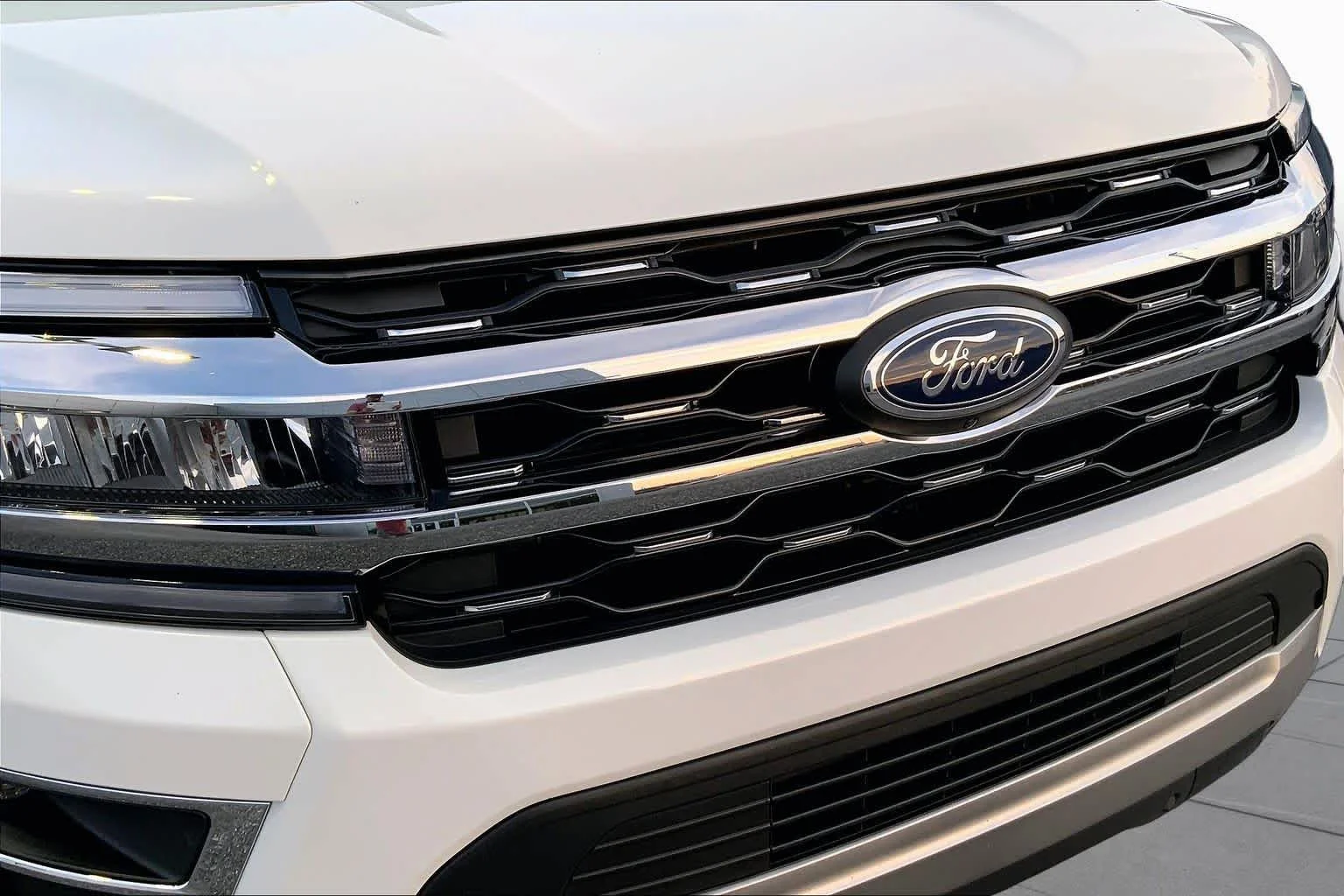 Used 2023 Star White Metallic Tri-Coat Ford Limited image 29