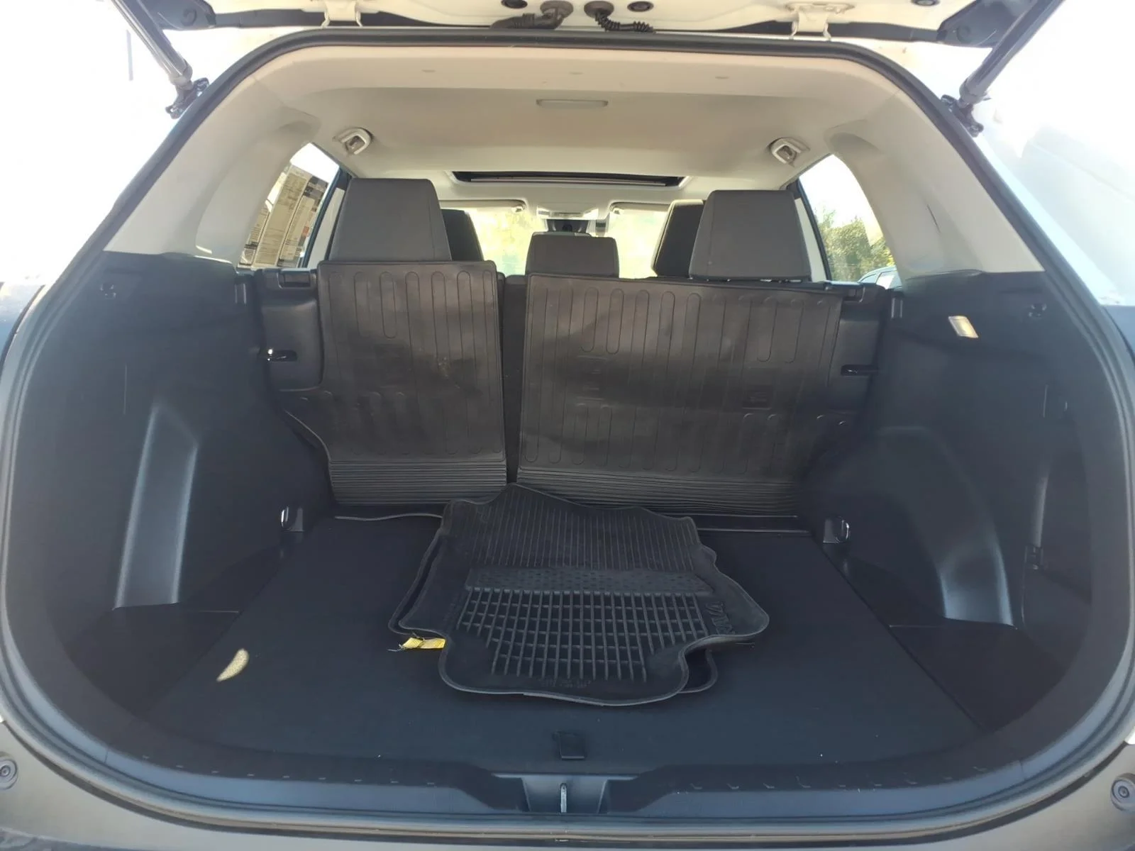 Used 2022  Toyota XLE image 30