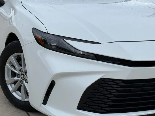 2025 Toyota Camry LE - Photo 32