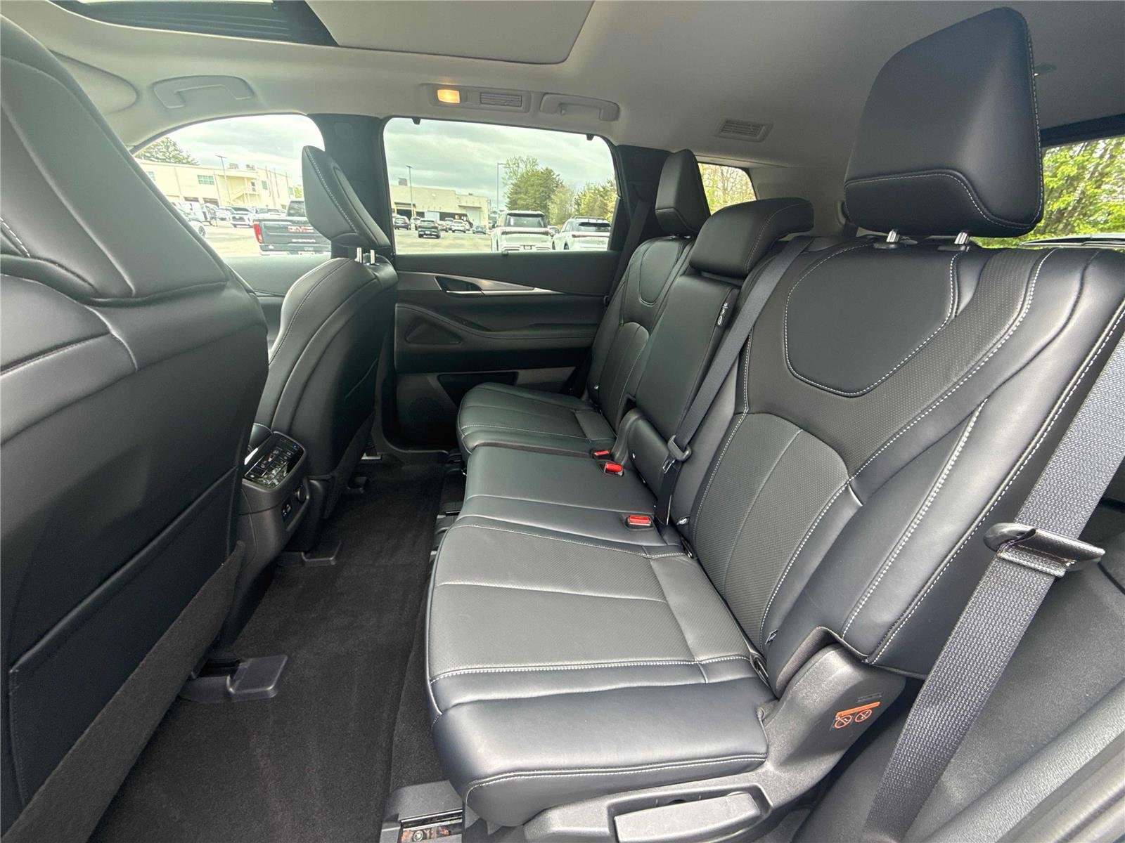 Used 2023 Mineral Black INFINITI LUXE image 12