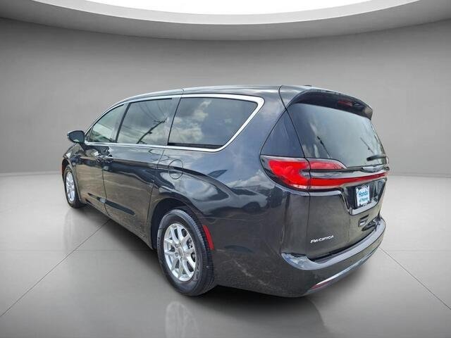 Used 2023 Brilliant Black Crystal Pearlcoat Chrysler Touring L image 3