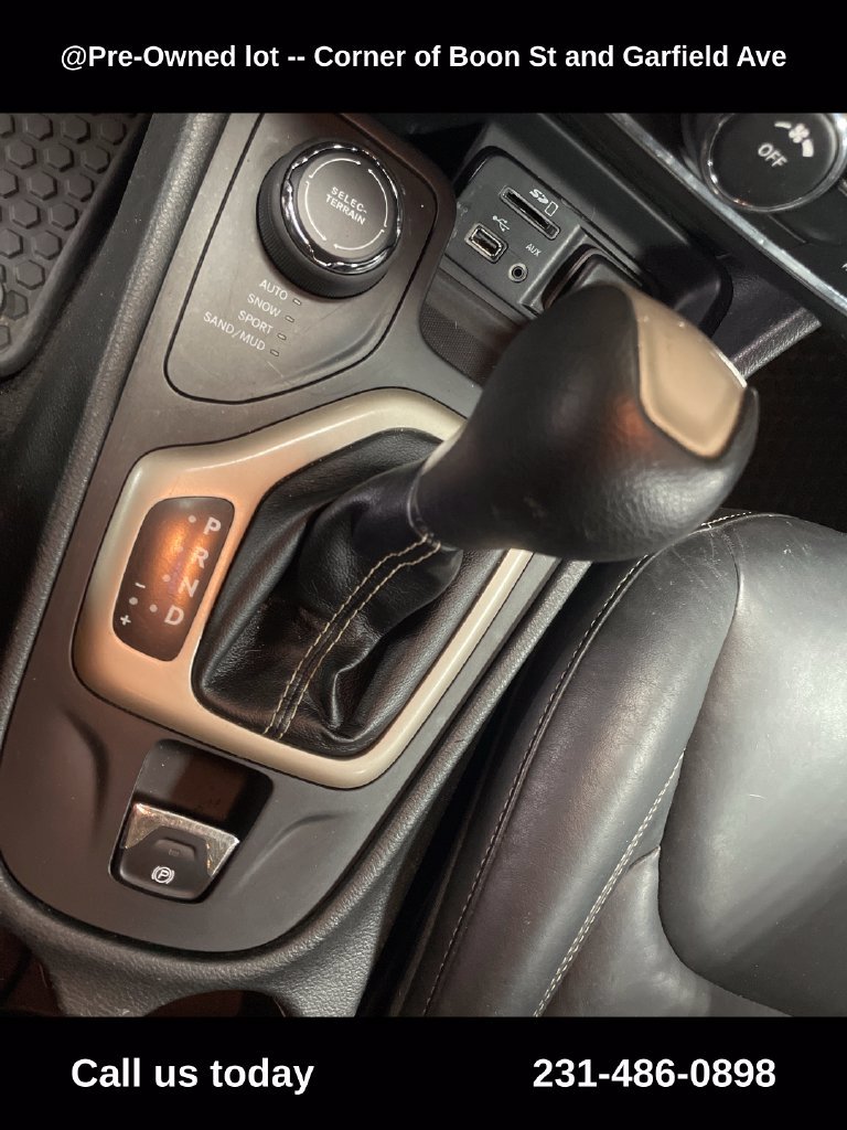 Used 2015 Black Jeep Latitude image 23