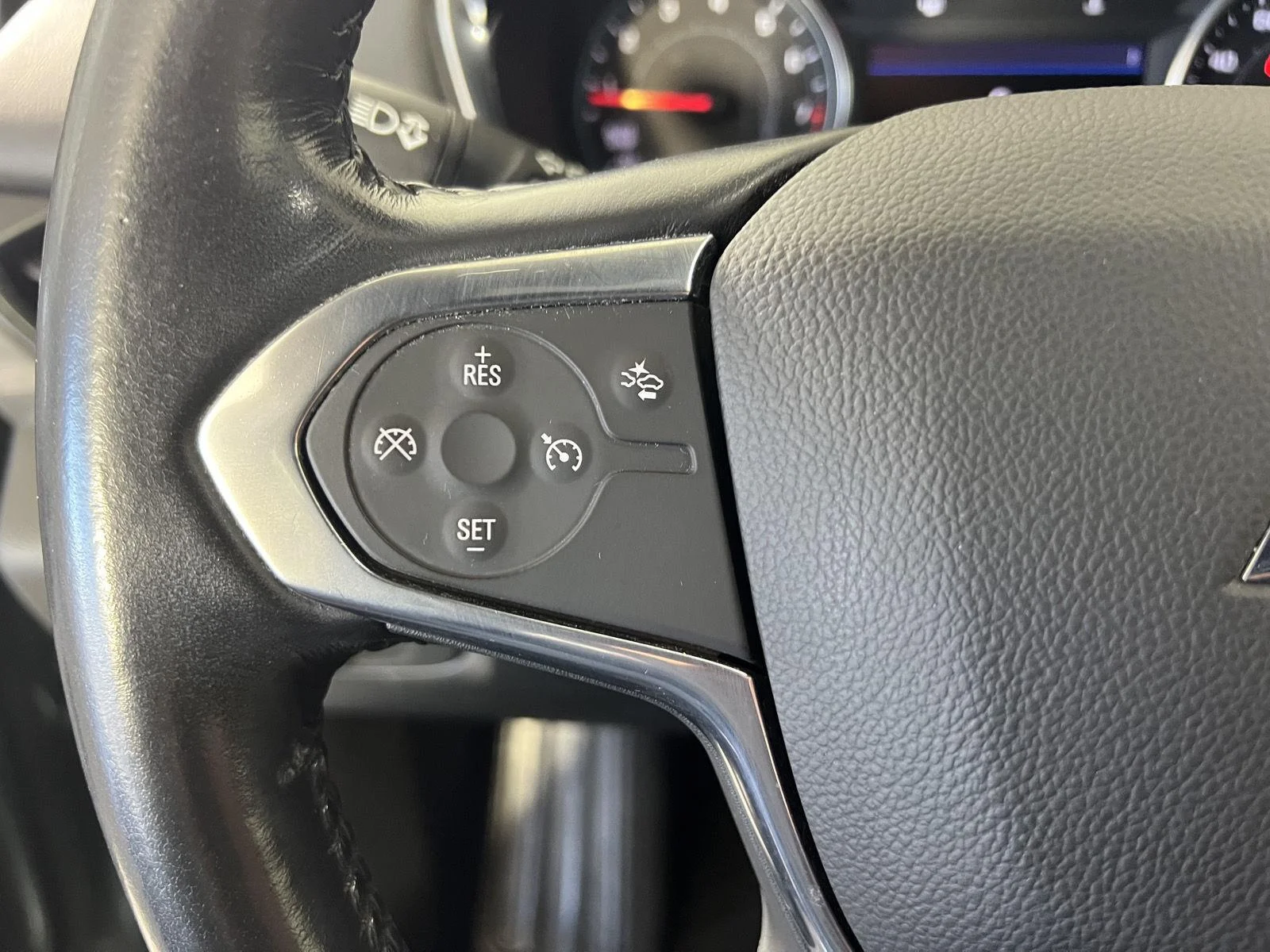 Used 2022 Silver Sage Metallic Chevrolet LT Cloth image 9