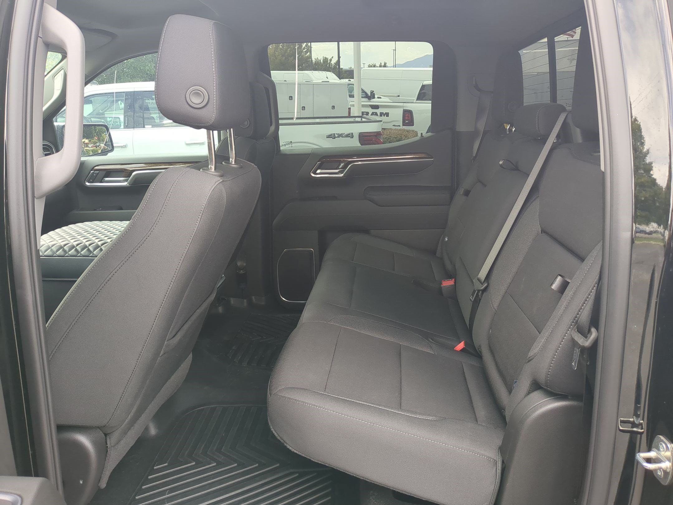 Used 2024 Onyx Black GMC Elevation image 28