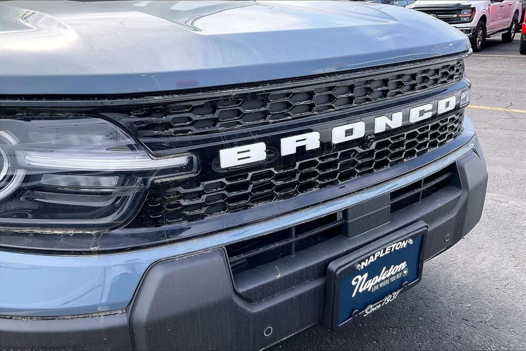 New 2025 Azure Gray Metallic Tri-Coat Ford Outer Banks® image 31