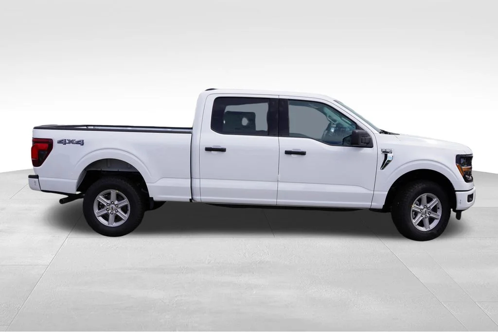 New 2026 White Ford XLT image 2