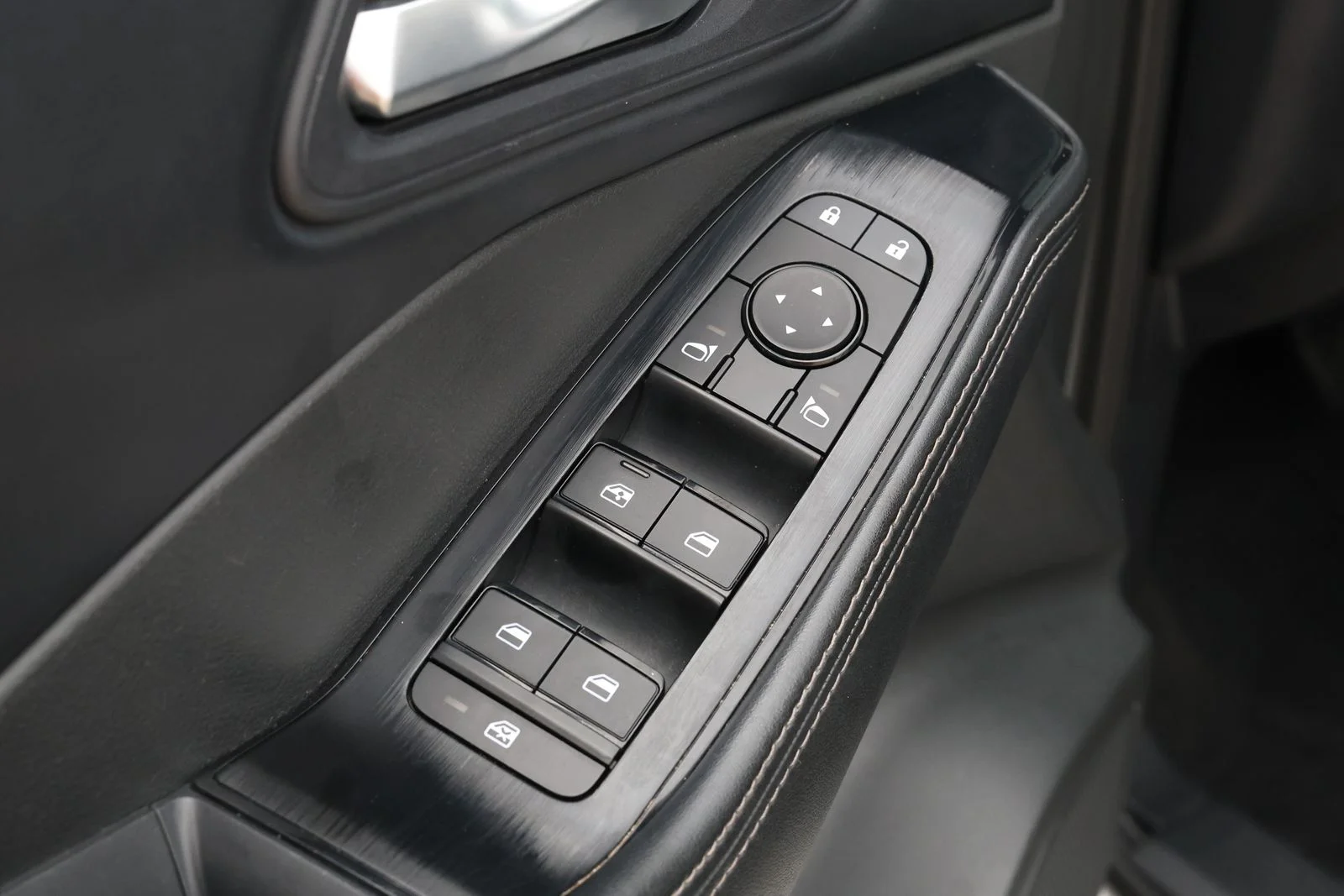 Used 2024 Silver Nissan SV image 26